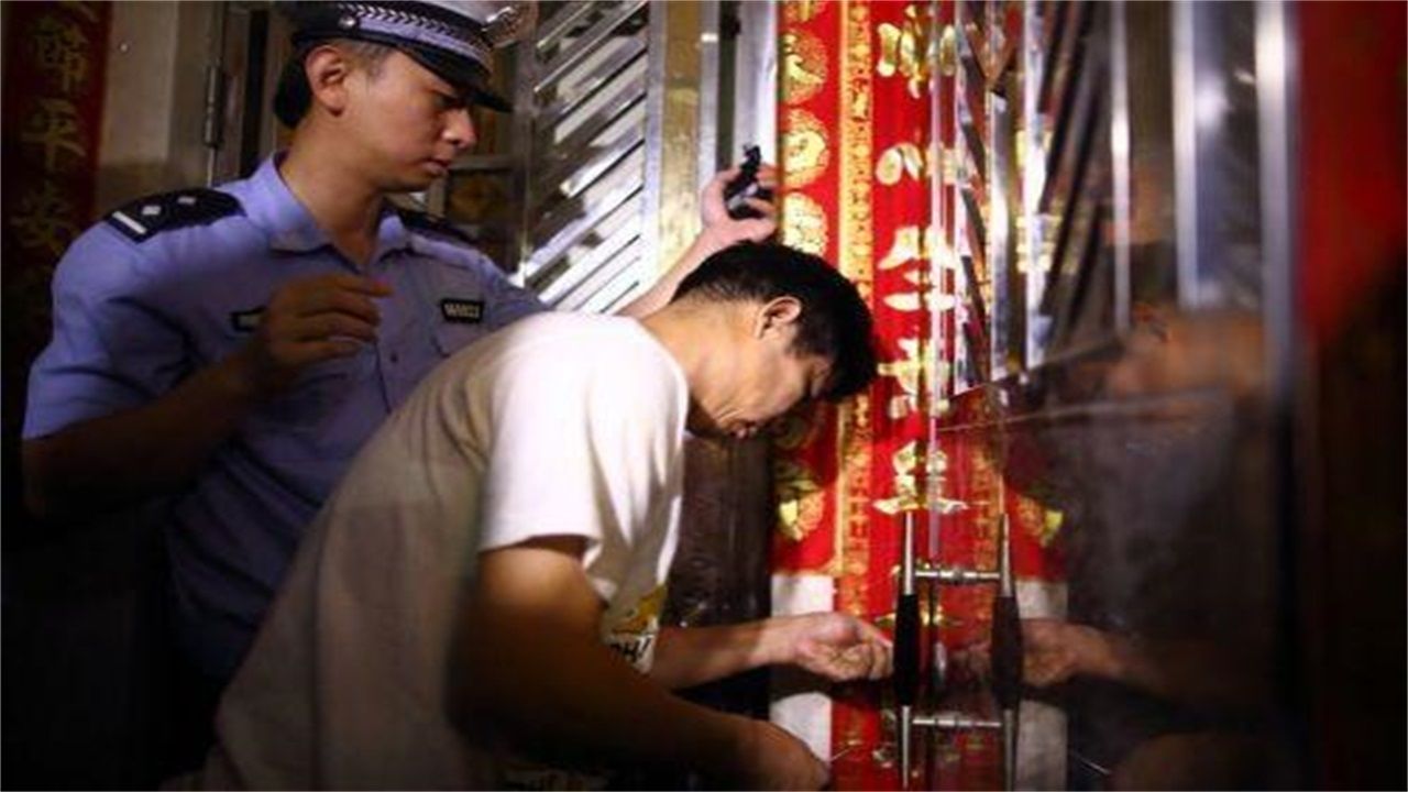 德江县请开锁师傅开了锁后，师傅